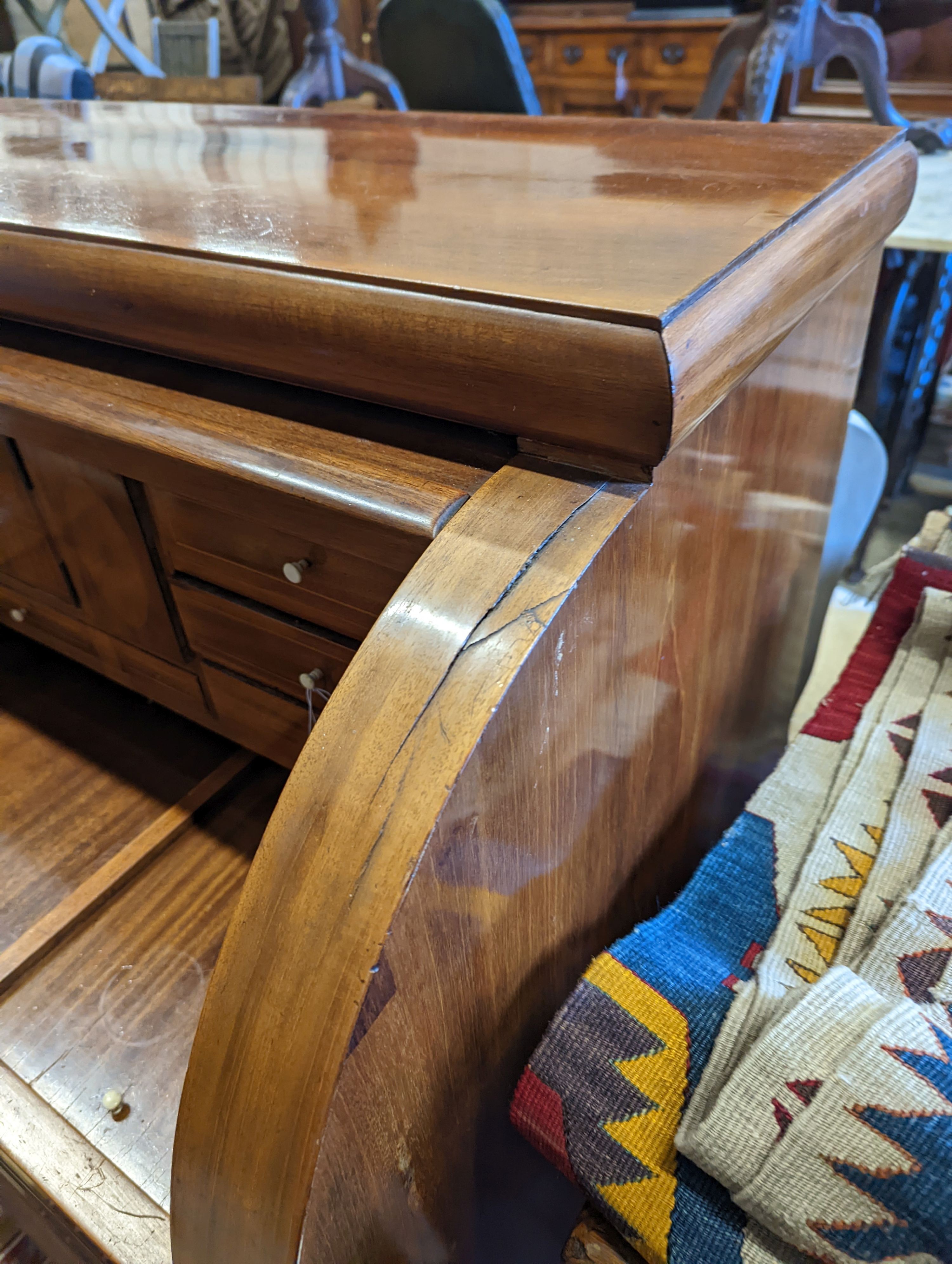 A reproduction cylinder bureau, width 110cm, depth 58cm, height 115cm